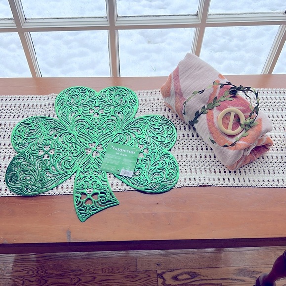 Green Shamrock Vinyl Placemat 15” x 15.5” - Picture 2 of 4